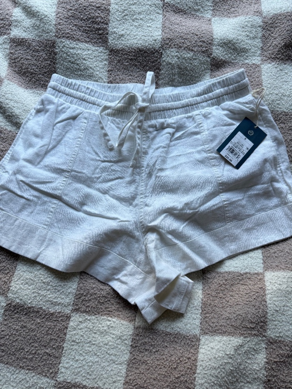Small Universal Threads White Linen Shorts